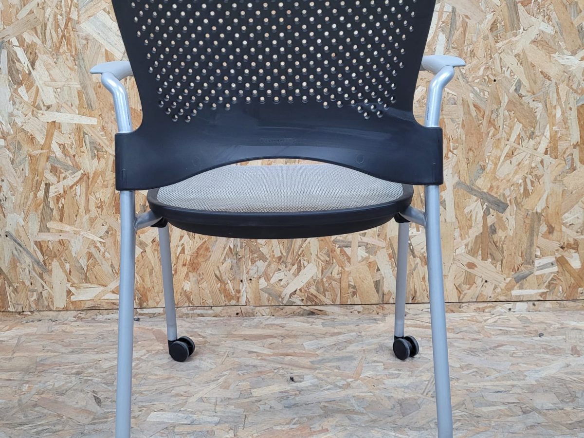 Chaise de réunion à roulettes Herman Miller Caper gris foncé et gris clair - OCCASION – Image 5