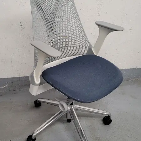 Siége Herman Miller Sayl Gris/Bleu foncé/Blanc/Chrome - OCCASION – Image 2