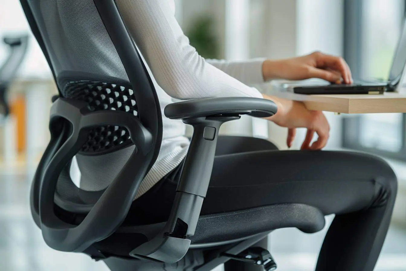 Comment tester le mécanisme de réglage d’une chaise ergonomique reconditionnée ?