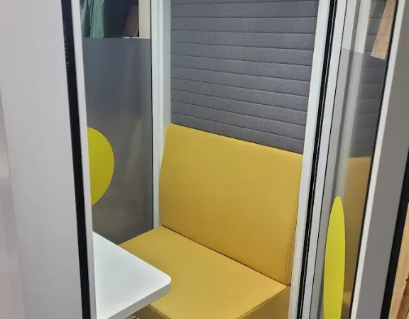 Cabine acoustique SBS Seat Box blanche-assise jaune - OCCASION – Image 2