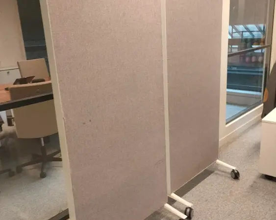 Tableau acoustique REANA 80x190 gris/blanc à roulettes - OCCASION – Image 2