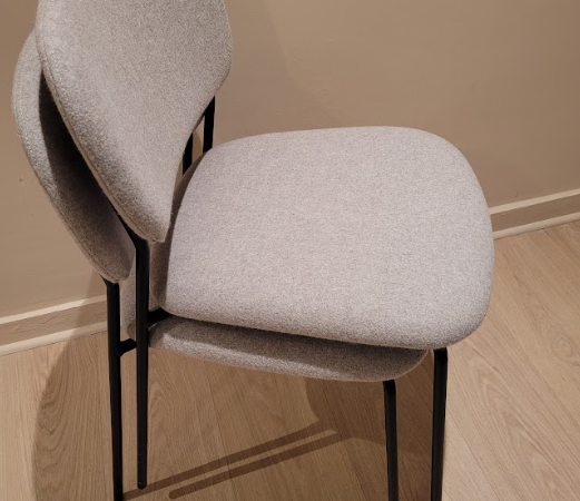 Chaise empilable Pedrali beige et noire DESIR 6 - OCCASION – Image 3