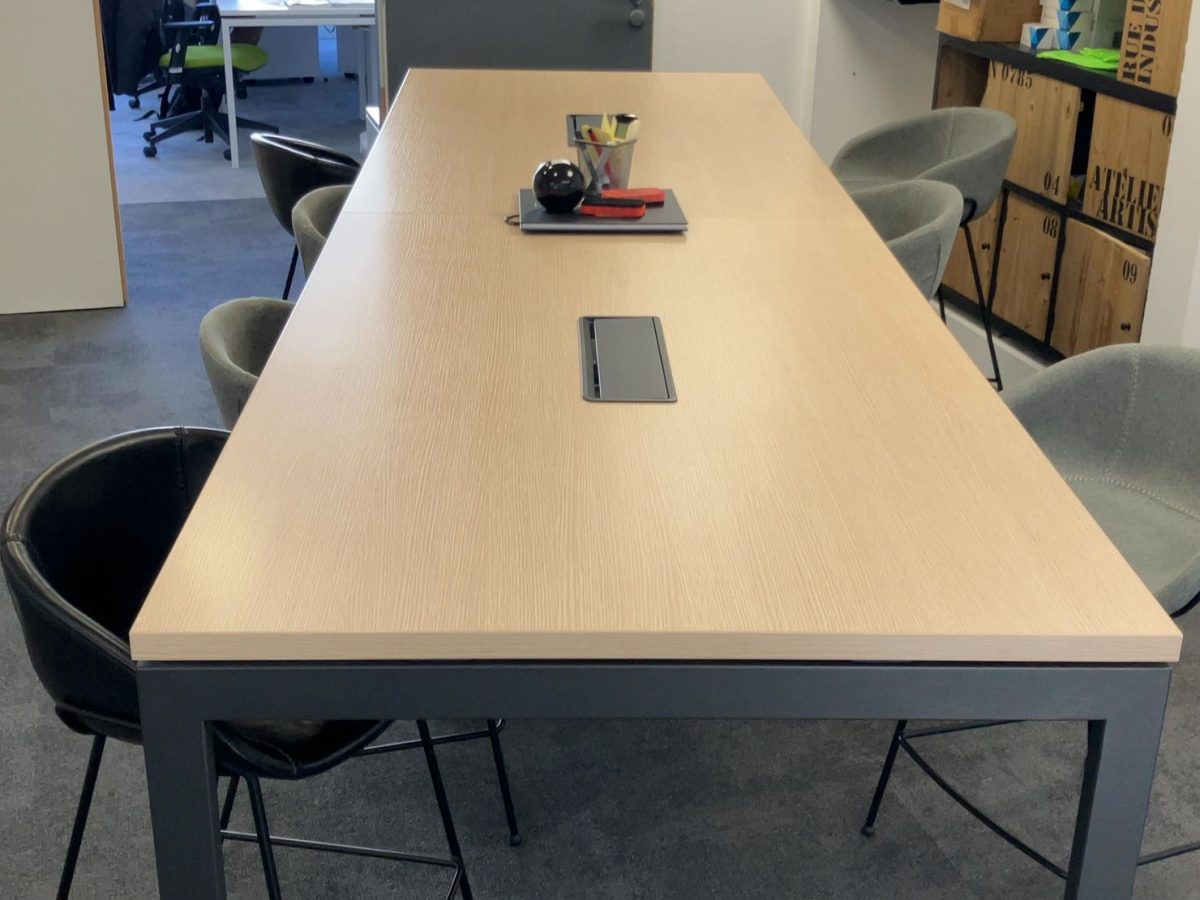 Table mi-haute de réunion en bois L320xl100xh97 JOBI - OCCASION – Image 2