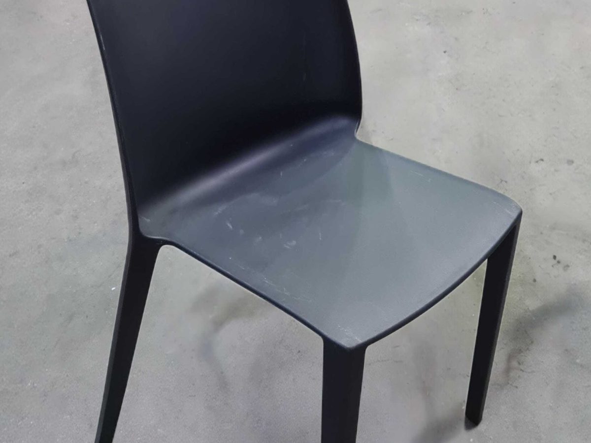 Chaise en polypro noir PARIS - OCCASION – Image 2