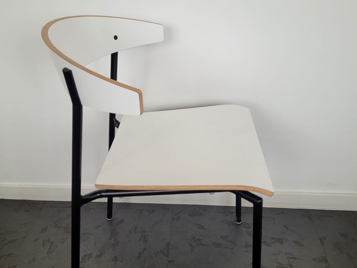 Chaise empilable GRETA Bois blanc/Noir - OCCASION – Image 3