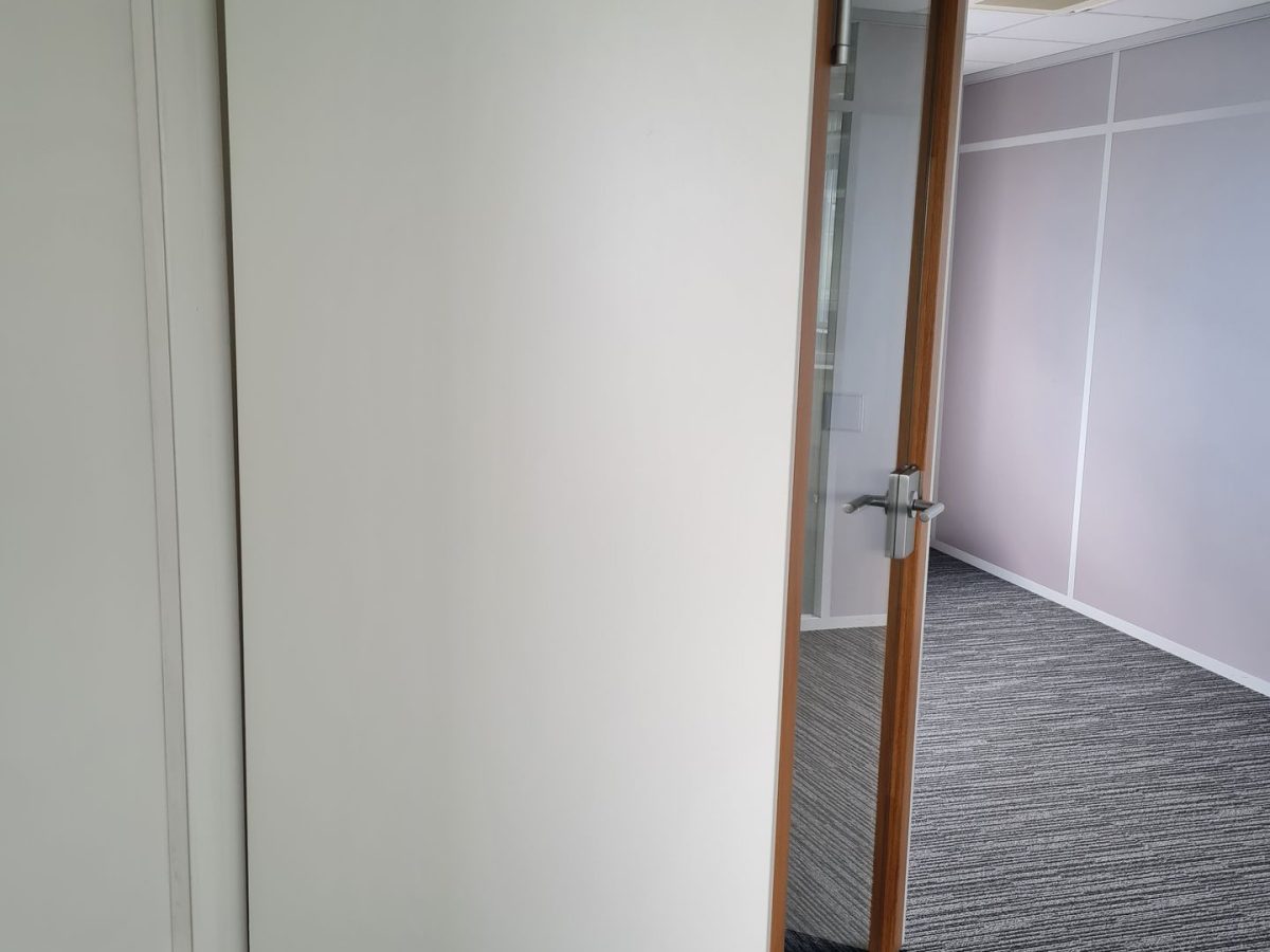 Cabine acoustique individuelle Konig & Neurath intérieur vert SOCRATE 3 - OCCASION – Image 2